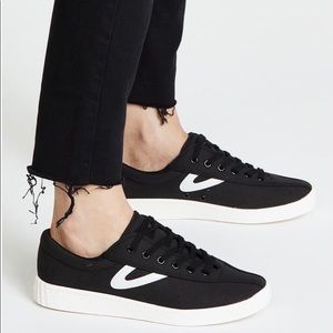 Tretorn Nylite in Black canvas